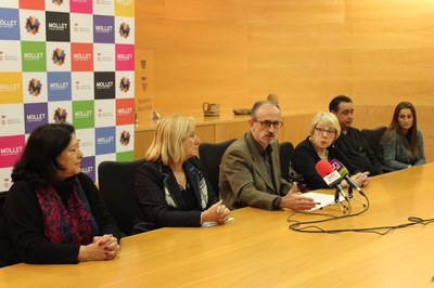 L'Associació Amics de l'Art de Mollet fa dues donacions al Banc dels Aliments i als treballadors de Valeo .