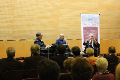 L'Ajuntament de Mollet del Vallès porta la reforma de la Constitució a debat  "Cal una reforma constitucional".