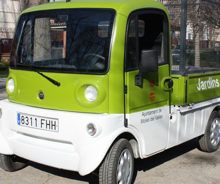 Els dos vehicles elèctrics de la Brigada Municipal de Jardineria