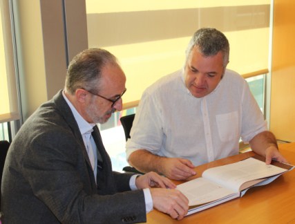 L'Alcalde amb el diputat Rafael Homet i el regidor d'educació Raúl Broto