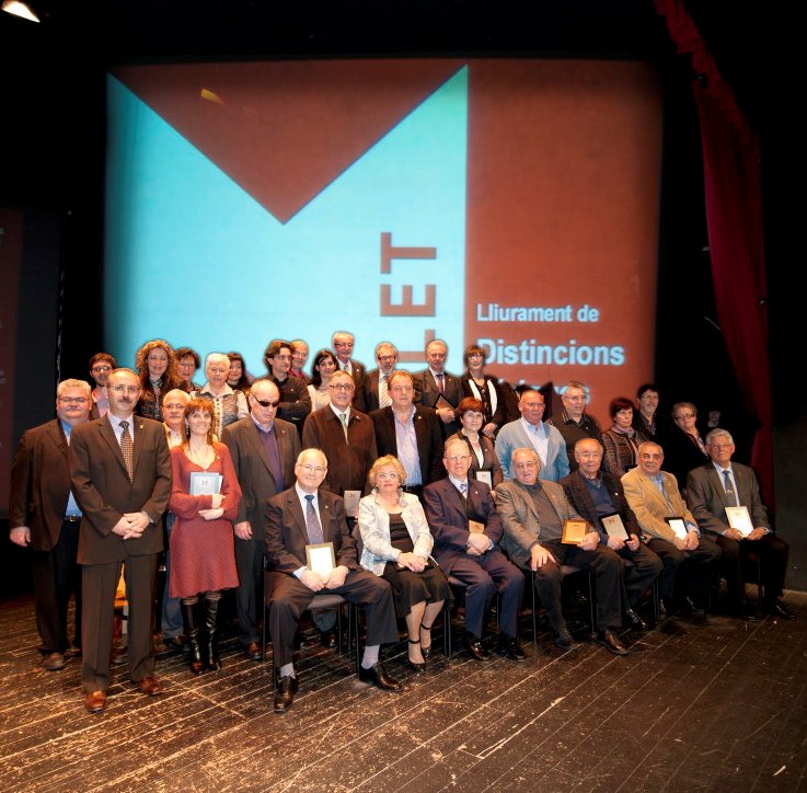 Les persones distingides amb l'alcalde i els portaveus municipals