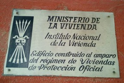 Retirades totes les plaques franquistes de Mollet.