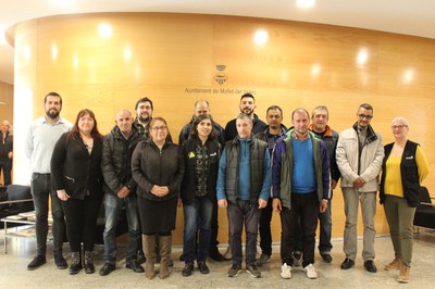 L’Ajuntament contracta 11 aturats de llarga durada .