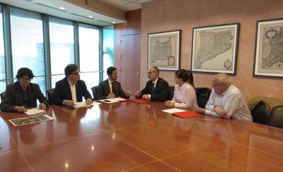 El conseller Calvet i l’alcalde Josep Monràs acorden la construcció de 100 pisos socials a Mollet .