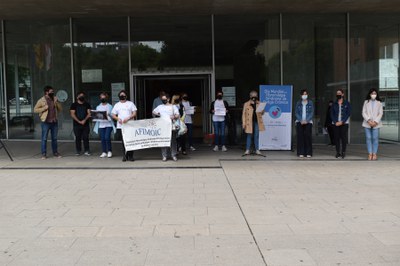 Mollet, junto a las personas afectadas por la fibromialgia.