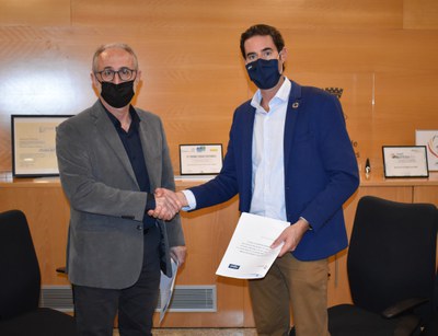 El Ayuntamiento y Agbar renuevan el convenio para facilitar el abastecimiento de agua a familias vulnerables.