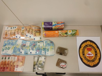 La Policía Municipal de Mollet ha detenido una persona por tráfico de drogas.