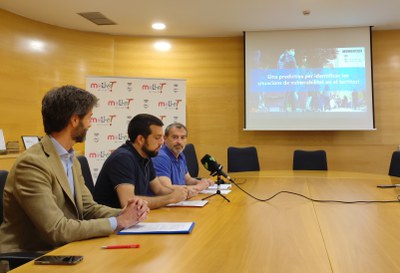 Se presenta un proyecto piloto para combatir la brecha digital a través del análisis de datos y la inteligencia artificial.