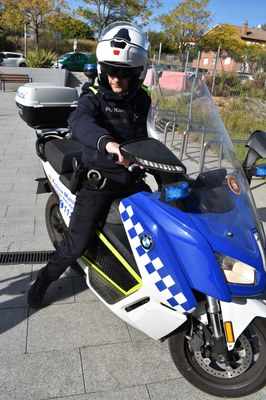 La policia municipal amplia els seus recursos amb càmeres de gravació personal.