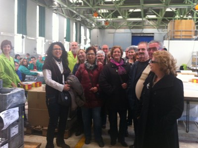 Els avis del grup de playback Amics de l’Art visiten els usuaris del Centre Ocupacional El Bosc.