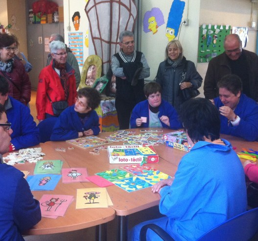 Els membres del grup Amics de l'Art durant la seva visita a El Bosc i el Taller Alborada