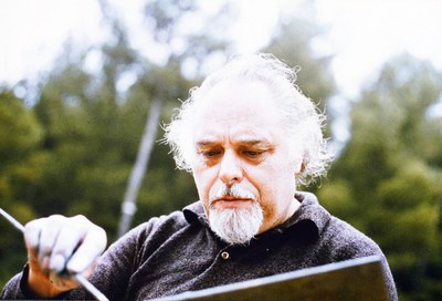 Joan Abelló, pintando.