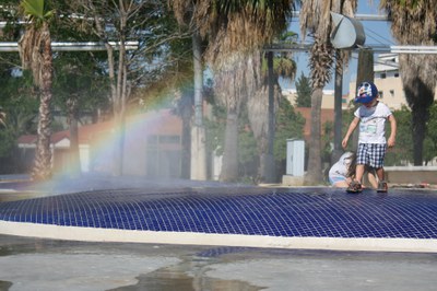 El Ayuntamiento de Mollet abre la fuente lúdica del Parc dels Colors.