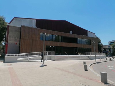 El Ayuntamiento licita la concesión del bar del pabellón de Riera Seca.