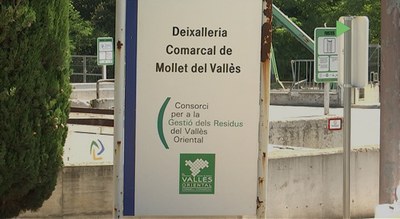 El punto limpio municipal pasará a funcionar con la tarjeta de residuos a partir de enero.