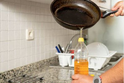 Las escuelas de Mollet recogen 3.600 litros de aceite de cocina usado.