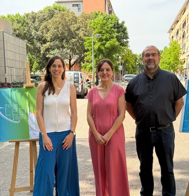 La concejala de Transición Energética, Marina Escribano Maspons, la alcaldesa de Mollet del Vallès, Mireia Dionisio Calé y el concejal de Alumbrado Público, Juanjo Baños González é, y.