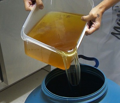 Mollet promueve la recogida de aceite de cocina para reducir el impacto ambiental.