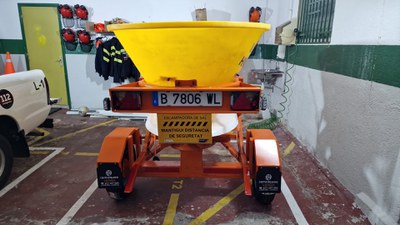 Remolque esparcidor de sal.