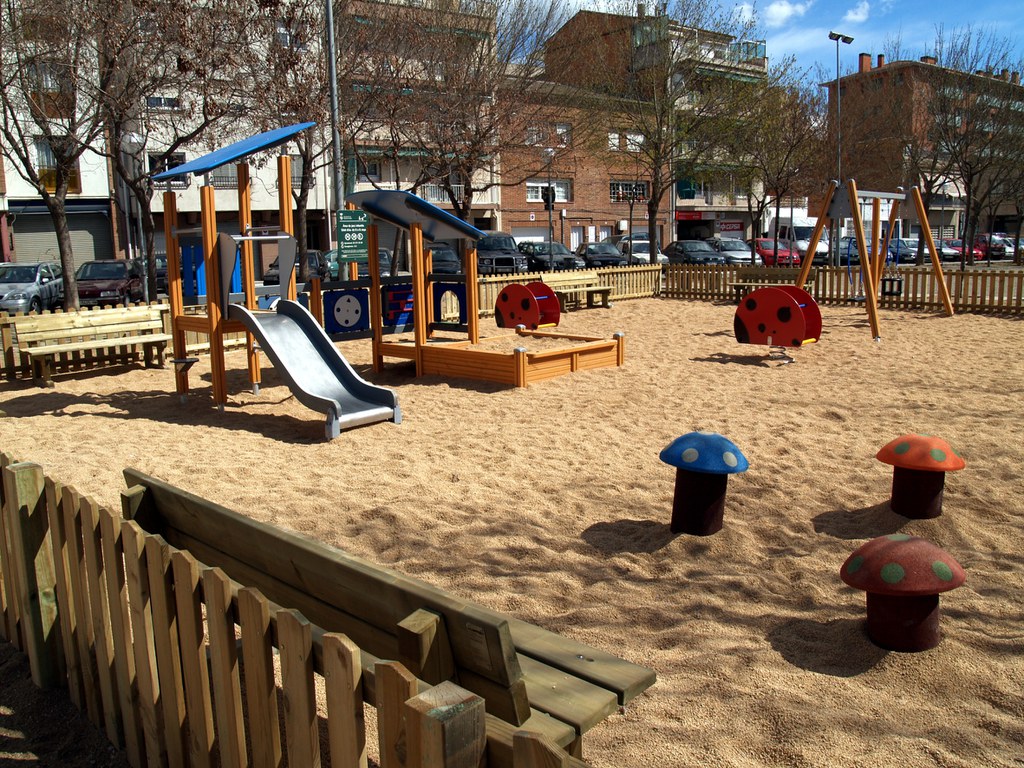 Áreas de juegos infantiles en la ciudad.