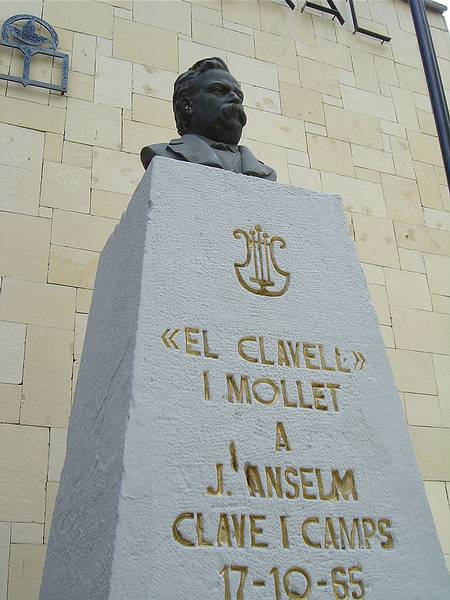 Monument a Anselm Clavé
