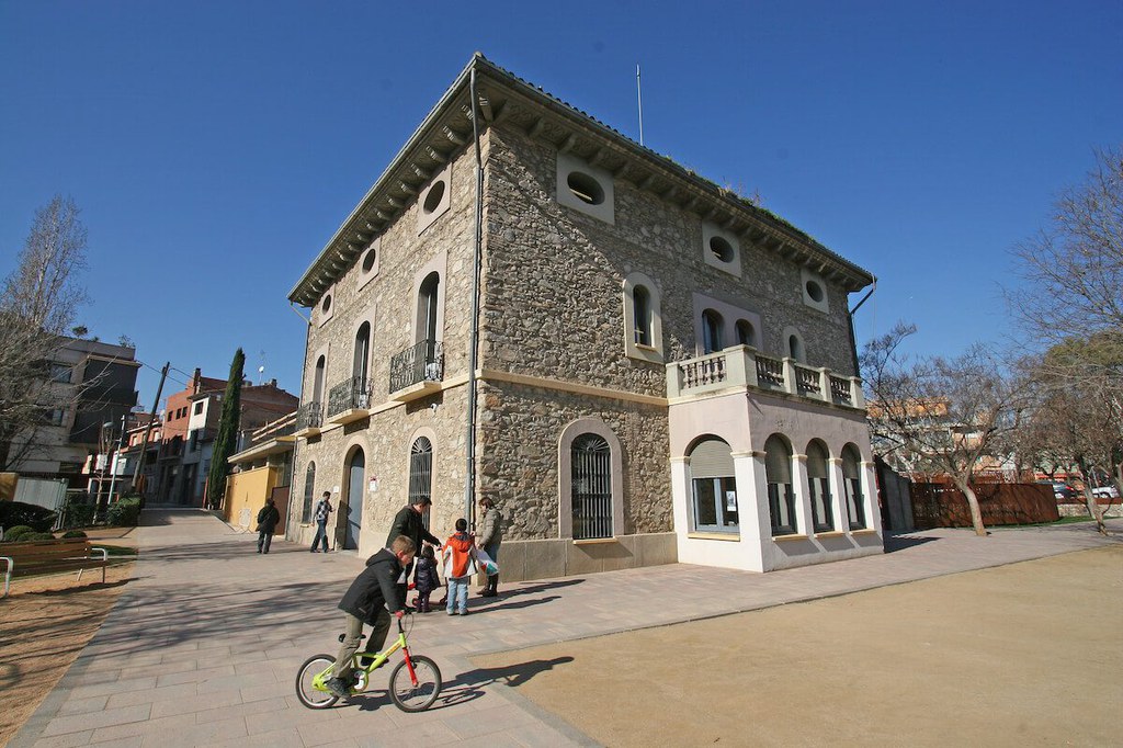La bibliothèque Can Mulà-Jordi Solé Tura.